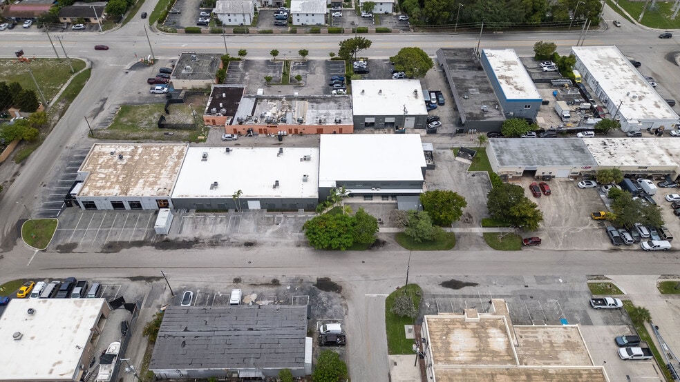 More Photos Of 44 SE 9th St, Deerfield Beach Warehouse For Lease