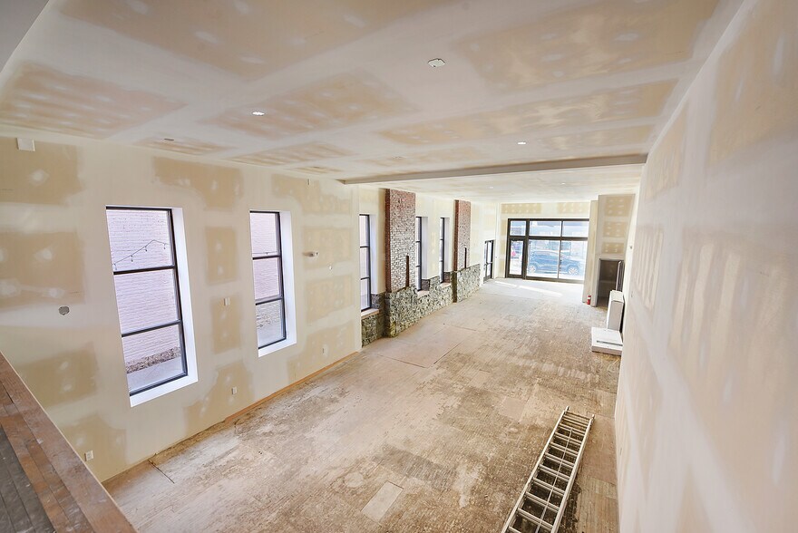 More Photos Of 208-210 N Highland Ave, Pittsburgh Restaurant For Lease