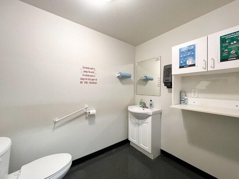 More Photos Of 380 Mackenzie Blvd, Fort McMurray Warehouse For Lease