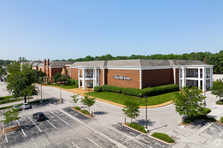 More Photos Of 97 Plaza Frontenac, Saint Louis Unknown For Lease