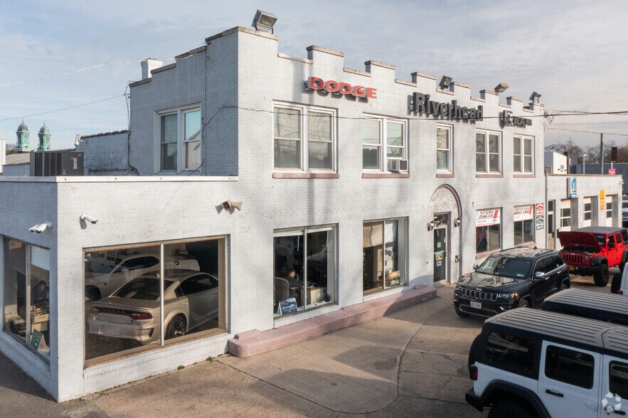 More Photos Of 642 W Main St, Riverhead Auto Dealership For Lease