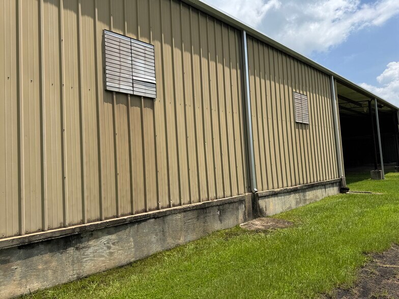 More Photos Of 1208 S Chestnut St, Lufkin Showroom For Sale