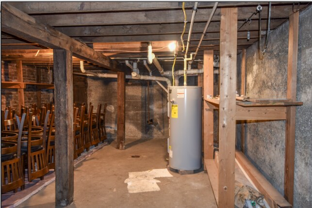 More Photos Of 152 E Main St, Dwight Bar For Sale
