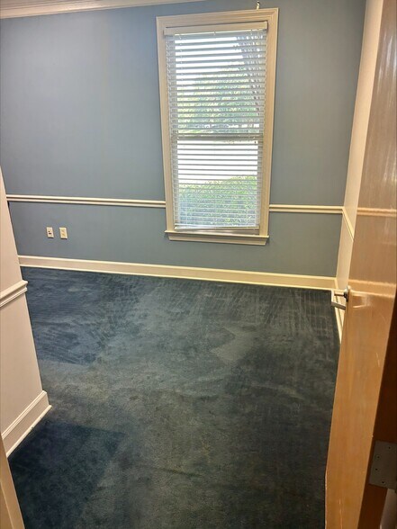 More Photos Of 4301 University Pky, Evans Medical For Lease