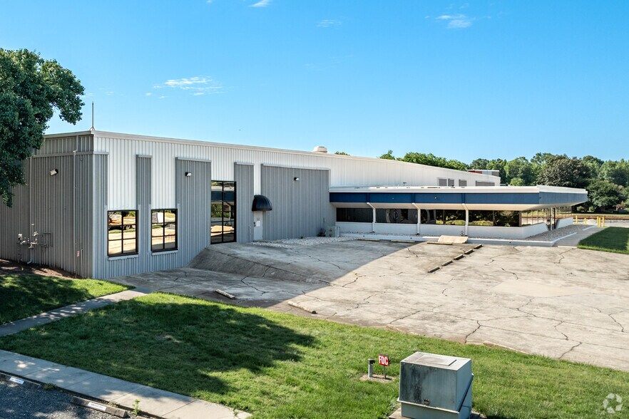More Photos Of 11707 Steele Creek Rd, Charlotte Manufacturing For Lease