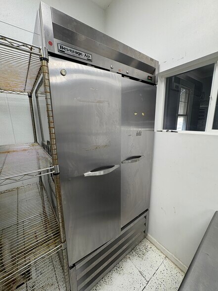 More Photos Of 813 W 39th St, Norfolk Restaurant For Sale
