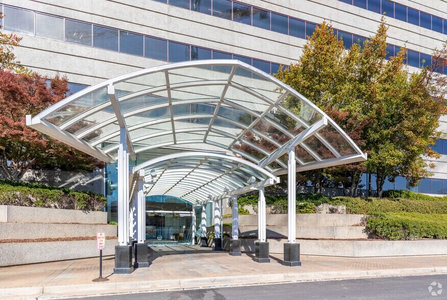 More Photos Of 211 Perimeter Center Pky NE, Atlanta Office For Lease