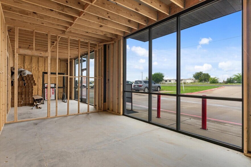 More Photos Of 21891 Highway 80, Wills Point Flex For Lease
