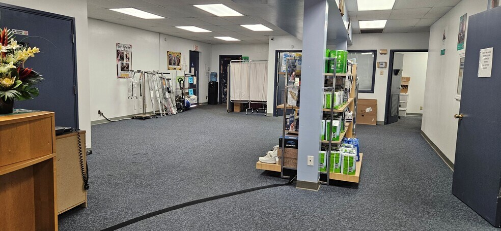 More Photos Of 94-479 Ukee St, Waipahu Flex For Lease