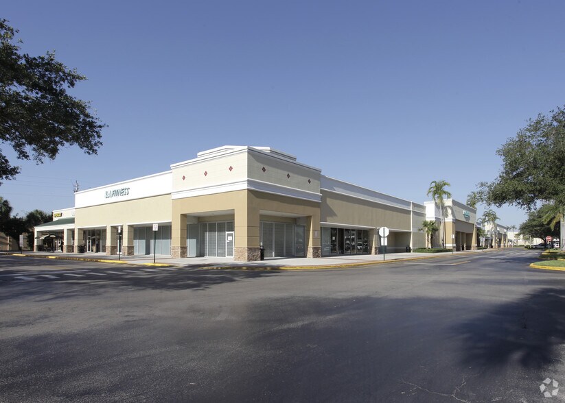 More Photos Of 700 N University Dr, Pembroke Pines General Retail For Lease