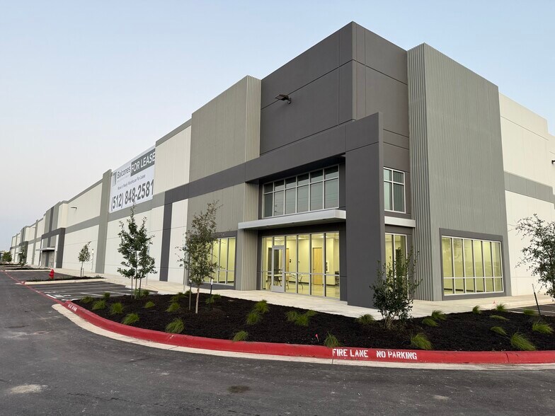 More Photos Of 500 Wonder World Dr, San Marcos Distribution For Lease