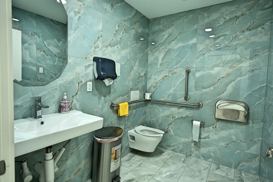 More Photos Of 7 Bond St, Great Neck Apartments For Lease