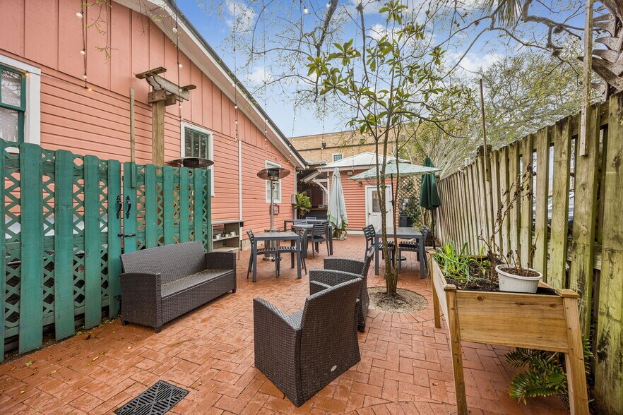More Photos Of 218 Ash St, Fernandina Beach Freestanding For Sale