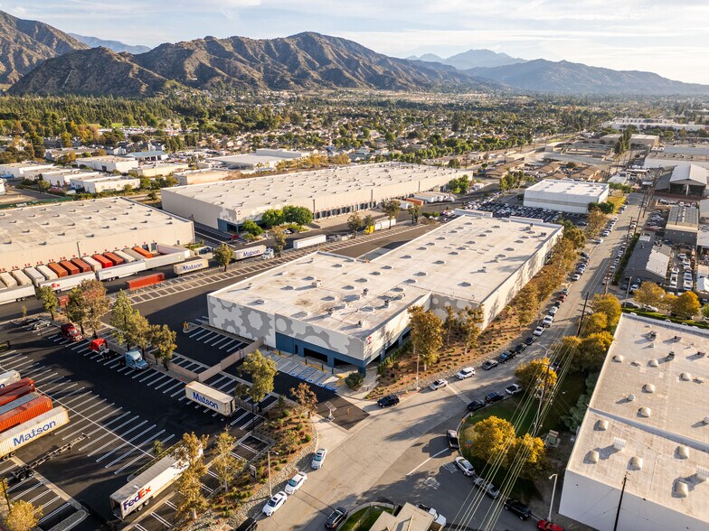 More Photos Of 975-985 W 8th St, Azusa Unknown For Lease