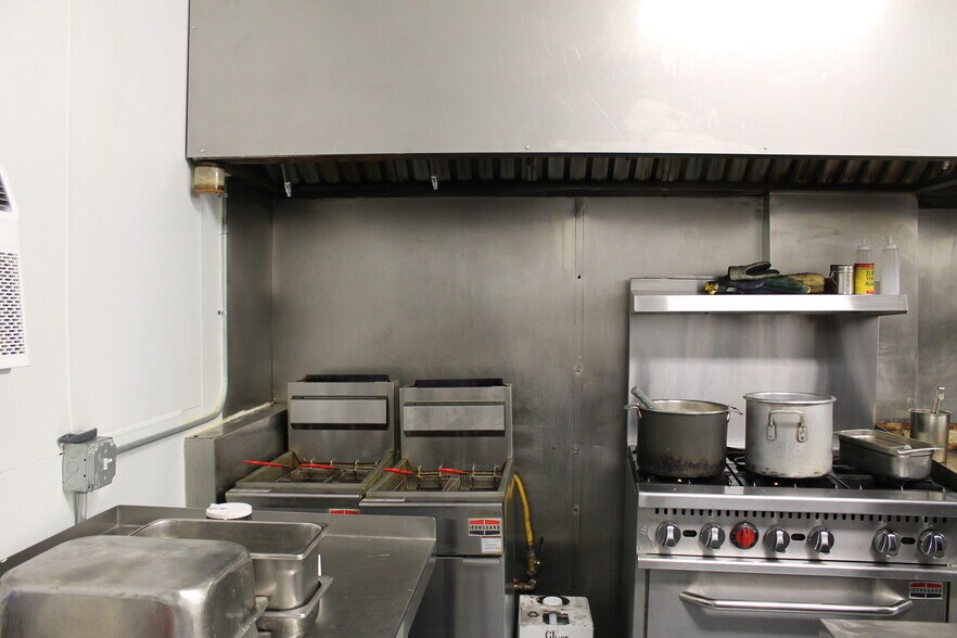 More Photos Of 145 S Main St, Saint Clair Specialty For Lease