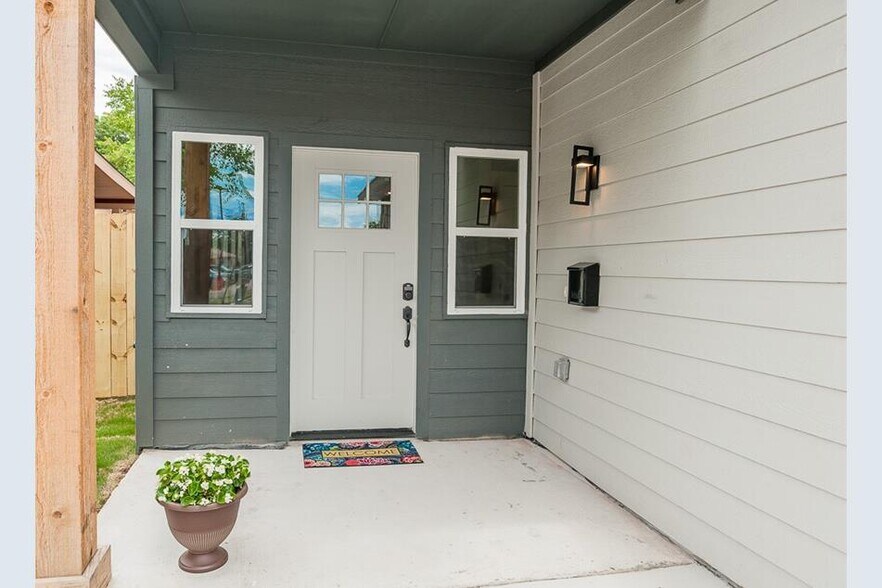 Primary Photo Of 717-719 Sunset Ave, Dallas Apartments For Sale