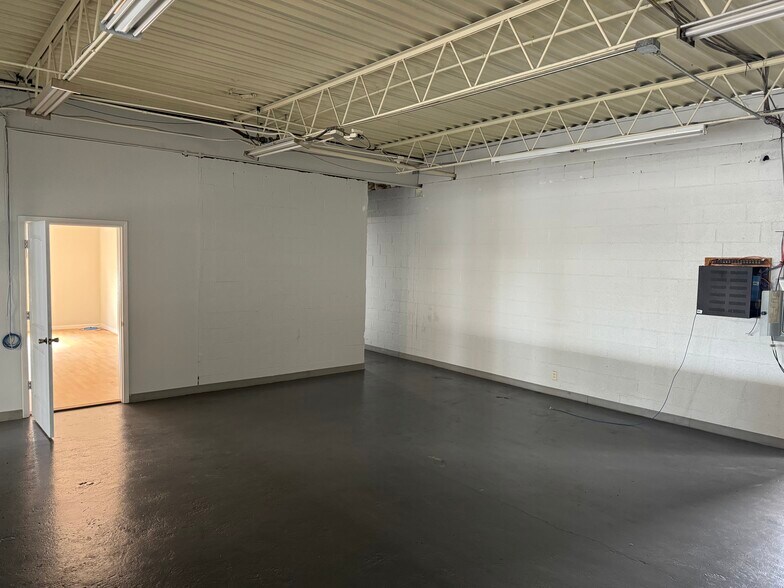 More Photos Of 1700 W Main St, Oklahoma City Warehouse For Lease