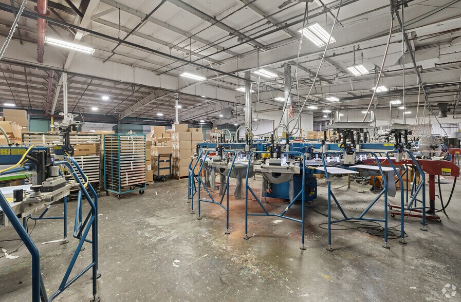More Photos Of 229-239 Neck Rd, Haverhill Warehouse For Lease