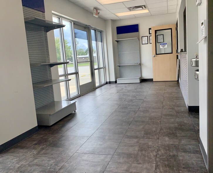 More Photos Of 118 Livestock Rd, Dickson Auto Repair For Sale