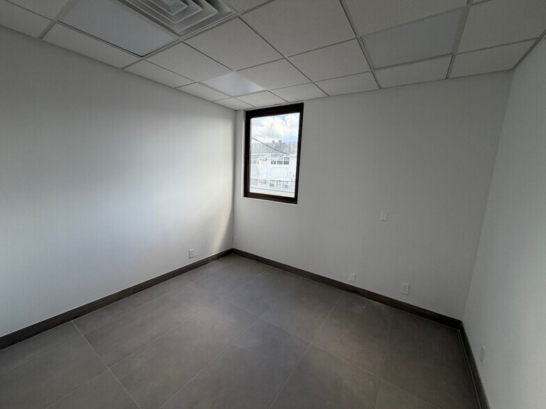 More Photos Of 5170 N Federal Hwy, Fort Lauderdale Storefront Retail Office For Lease
