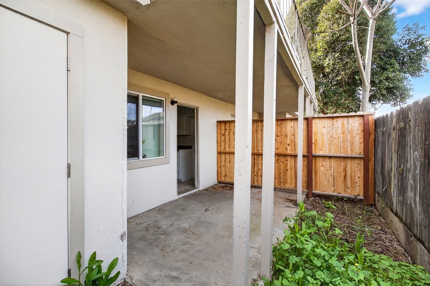 More Photos Of 1976 Edwards Ave, Merced Apartments For Sale