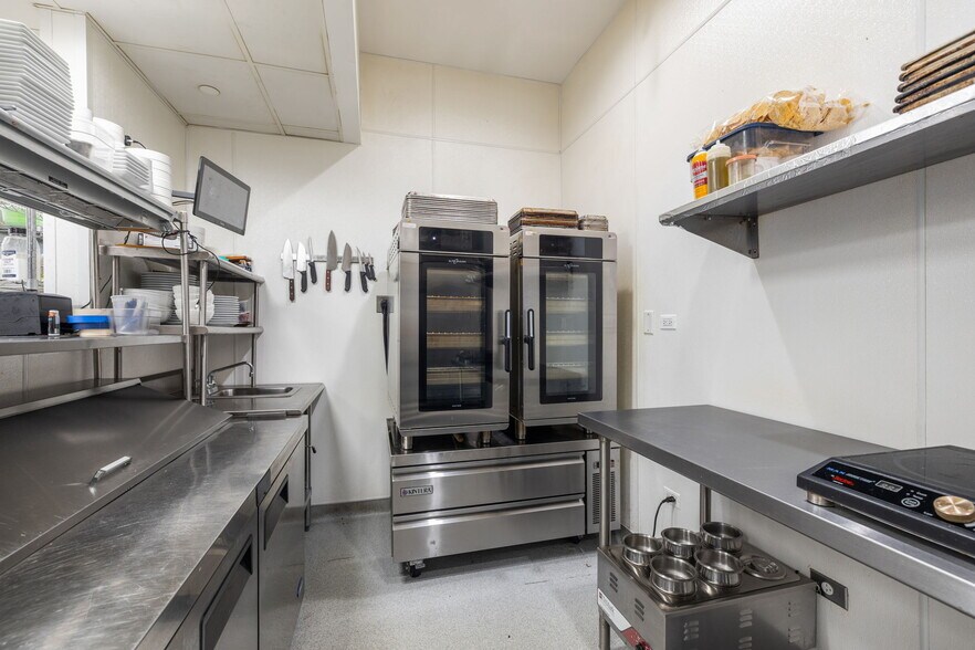 More Photos Of 6811 Hickory St, Tinley Park Bar For Sale