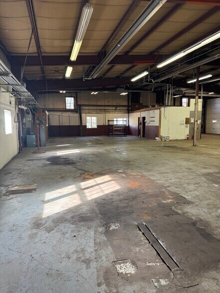 More Photos Of 24 Elise St, Westfield Flex For Lease