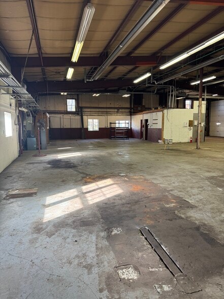 More Photos Of 24 Elise St, Westfield Flex For Lease