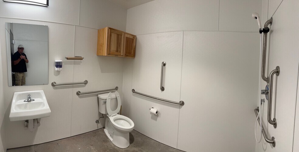 More Photos Of 7240 Greendale, Windsor Warehouse For Lease