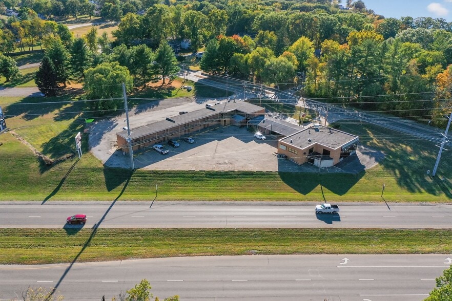 Primary Photo Of 16 S Country Club Rd, Decatur Hotel For Sale