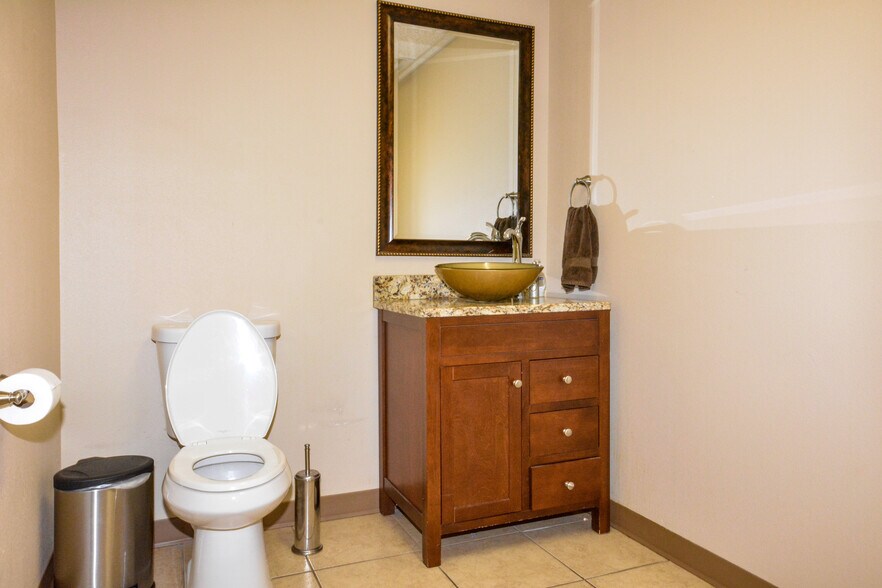 More Photos Of 15506 Highway 5, Cabot Storefront For Lease