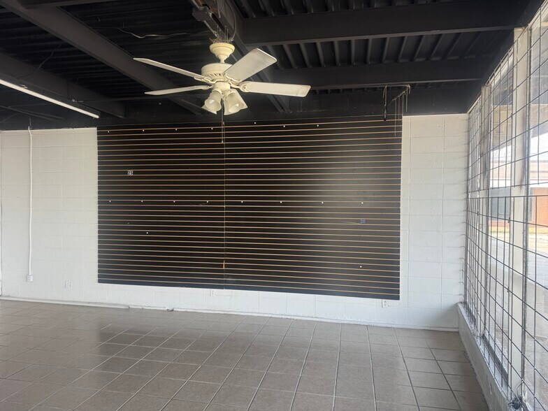 More Photos Of , Springfield General Retail For Sale
