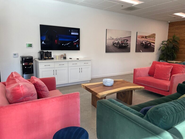 More Photos Of 18-36 Thomas, Irvine Warehouse For Sale