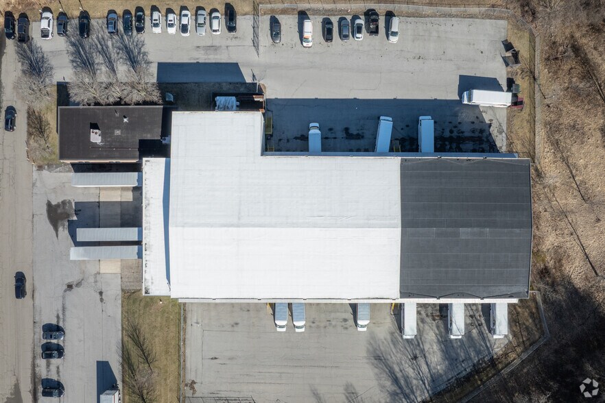 More Photos Of 98 Scobie Dr, Newburgh Distribution For Lease