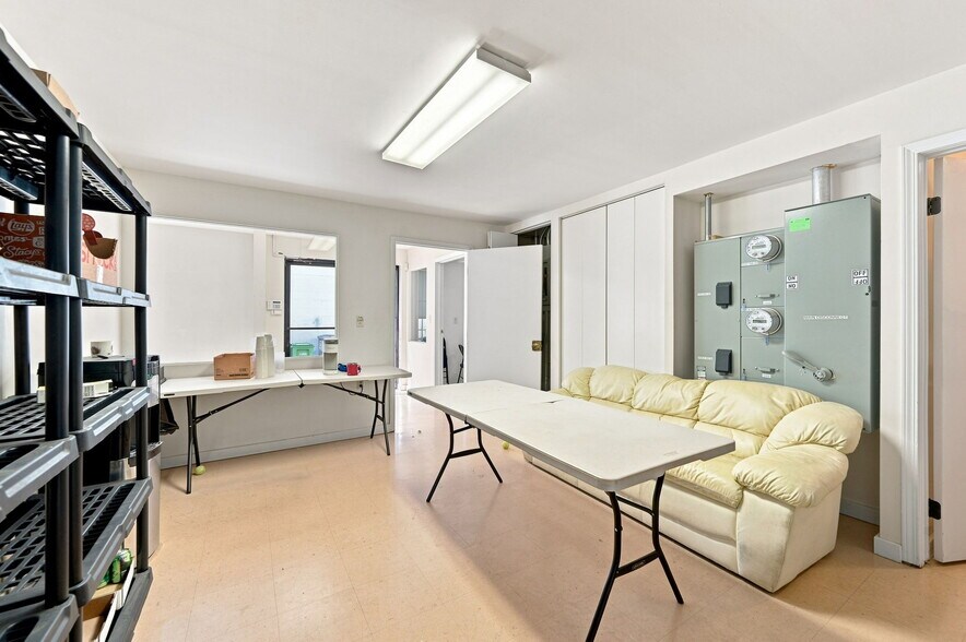 More Photos Of 2757 16th St, San Francisco Warehouse For Lease