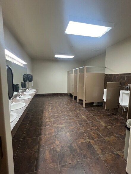 More Photos Of 555-561 E 1860 S, Provo Office For Sale