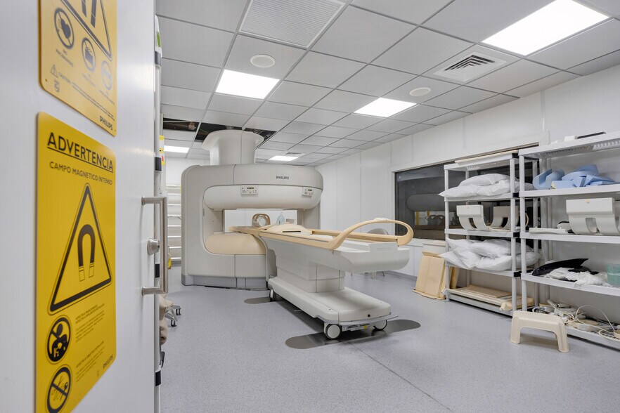 More Photos Of 99 W 49th St, Hialeah Medical For Lease