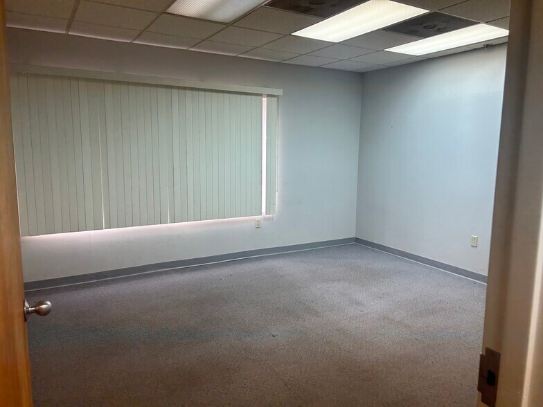 More Photos Of 6629 Engle Rd, Middleburg Heights Warehouse For Lease