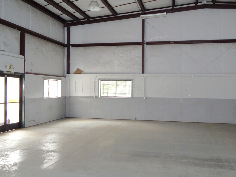 More Photos Of 239 Industrial Dr, Roseburg Warehouse For Lease