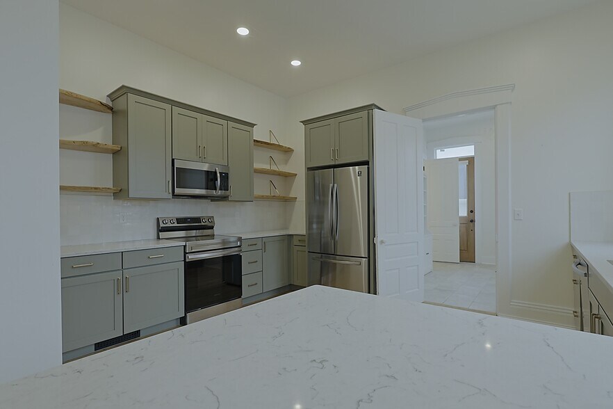 More Photos Of 26 N Short St, Troy Office For Lease