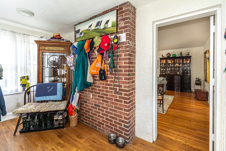 More Photos Of 404 Allegheny Ave, Towson Office For Sale