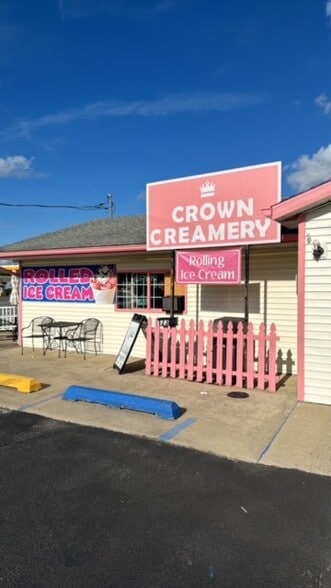 More Photos Of 123 Alton Rd, Carlinville Restaurant For Sale