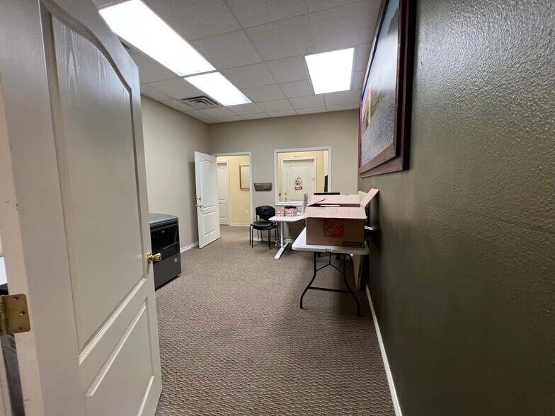 More Photos Of 302 Millers Xing, Harker Heights Storefront For Lease