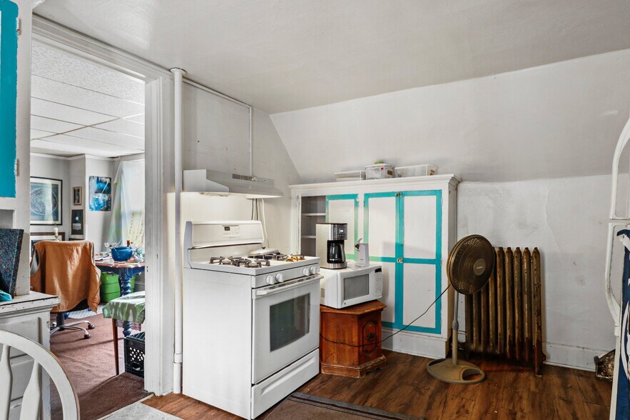 More Photos Of 2118 Atwood Ave, Madison Storefront For Sale