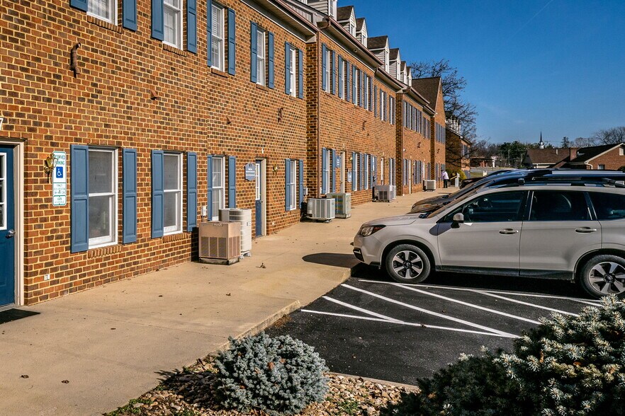 More Photos Of 1600 N Coalter St, Staunton Office For Lease