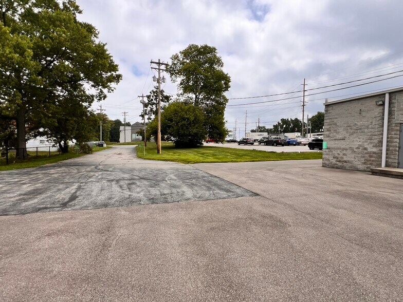 More Photos Of 810 Ohio Pike, Withamsville Office For Lease