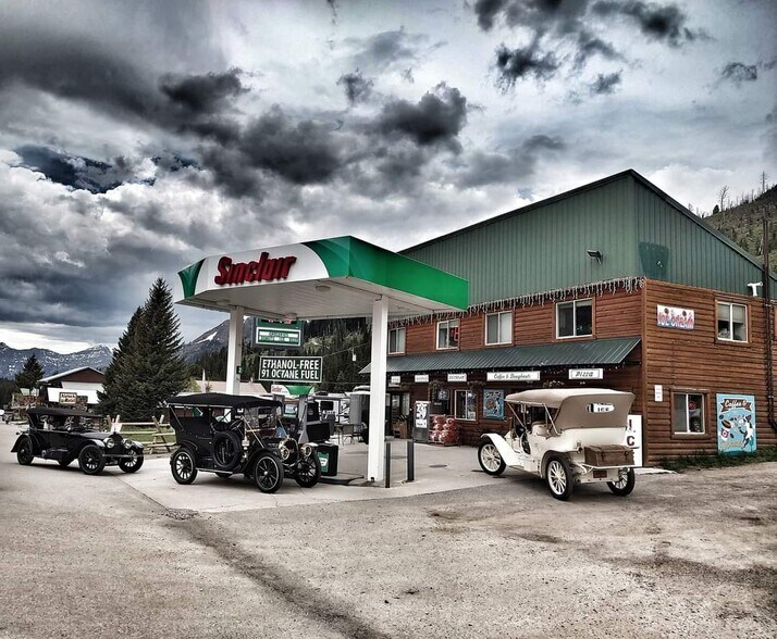 More Photos Of 115 Main St E, Cooke City Convenience Store For Sale