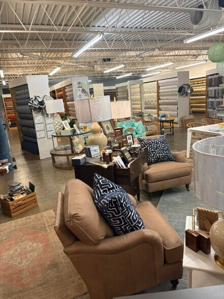 More Photos Of 2407 Memorial Pky SW, Huntsville Freestanding For Lease