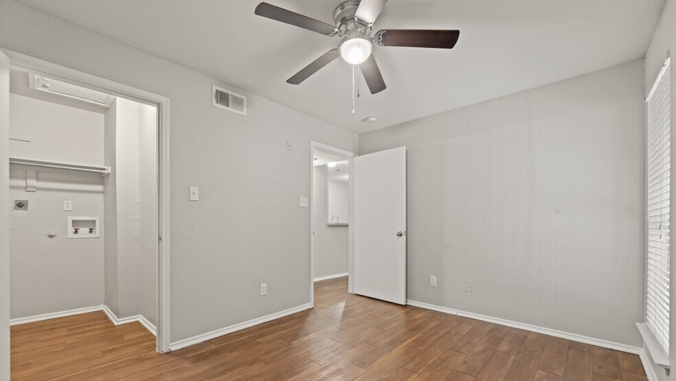 More Photos Of 1002 S Edmonds Ln, Lewisville Apartments For Sale
