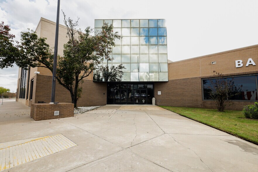 More Photos Of 4000 Garth Rd, Baytown Medical For Sale